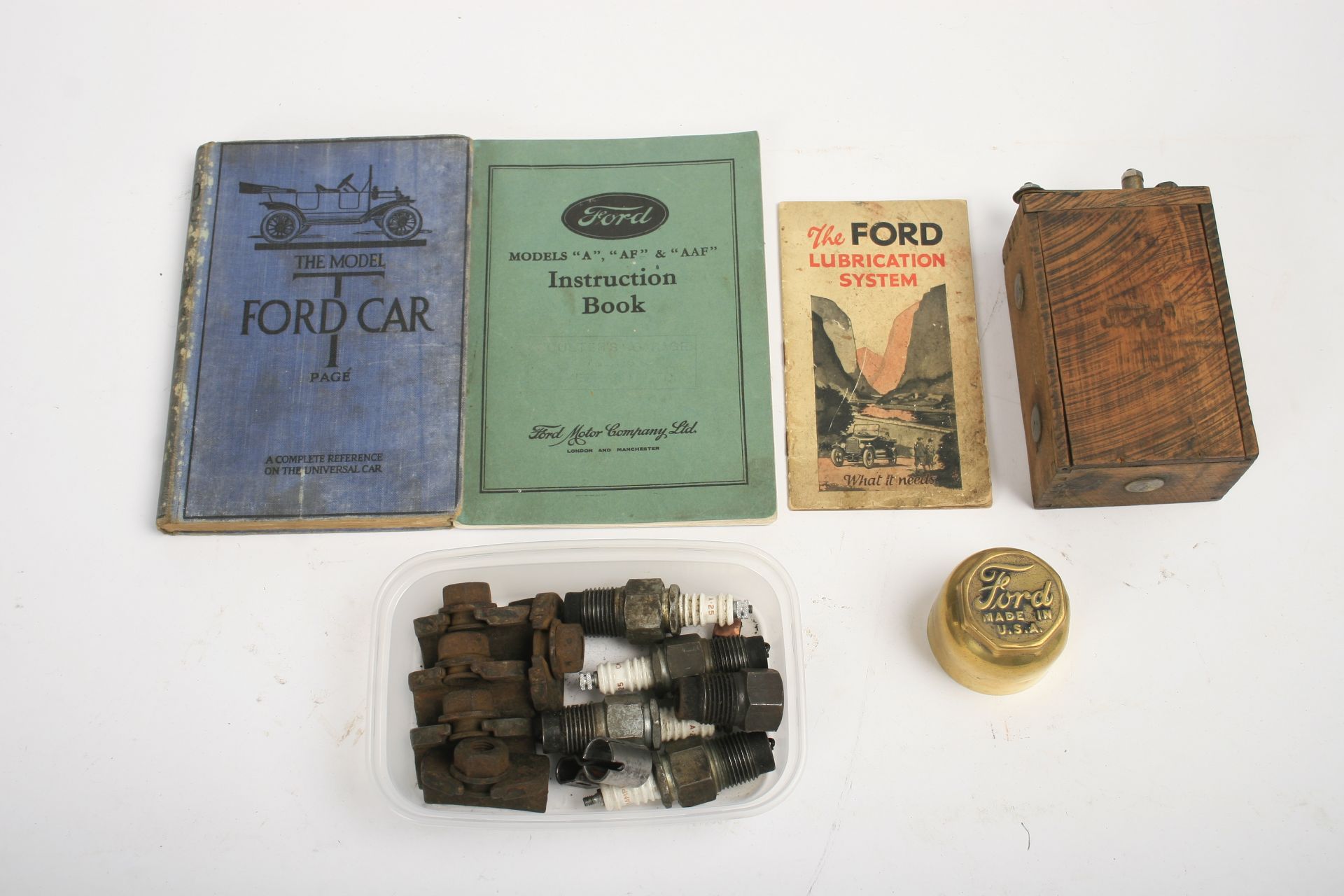 Assorted Ford spares and ephemera, ((Qty))
