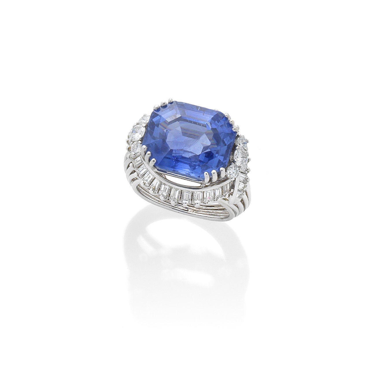 A SAPPHIRE AND DIAMOND RING, CIRCA 1950