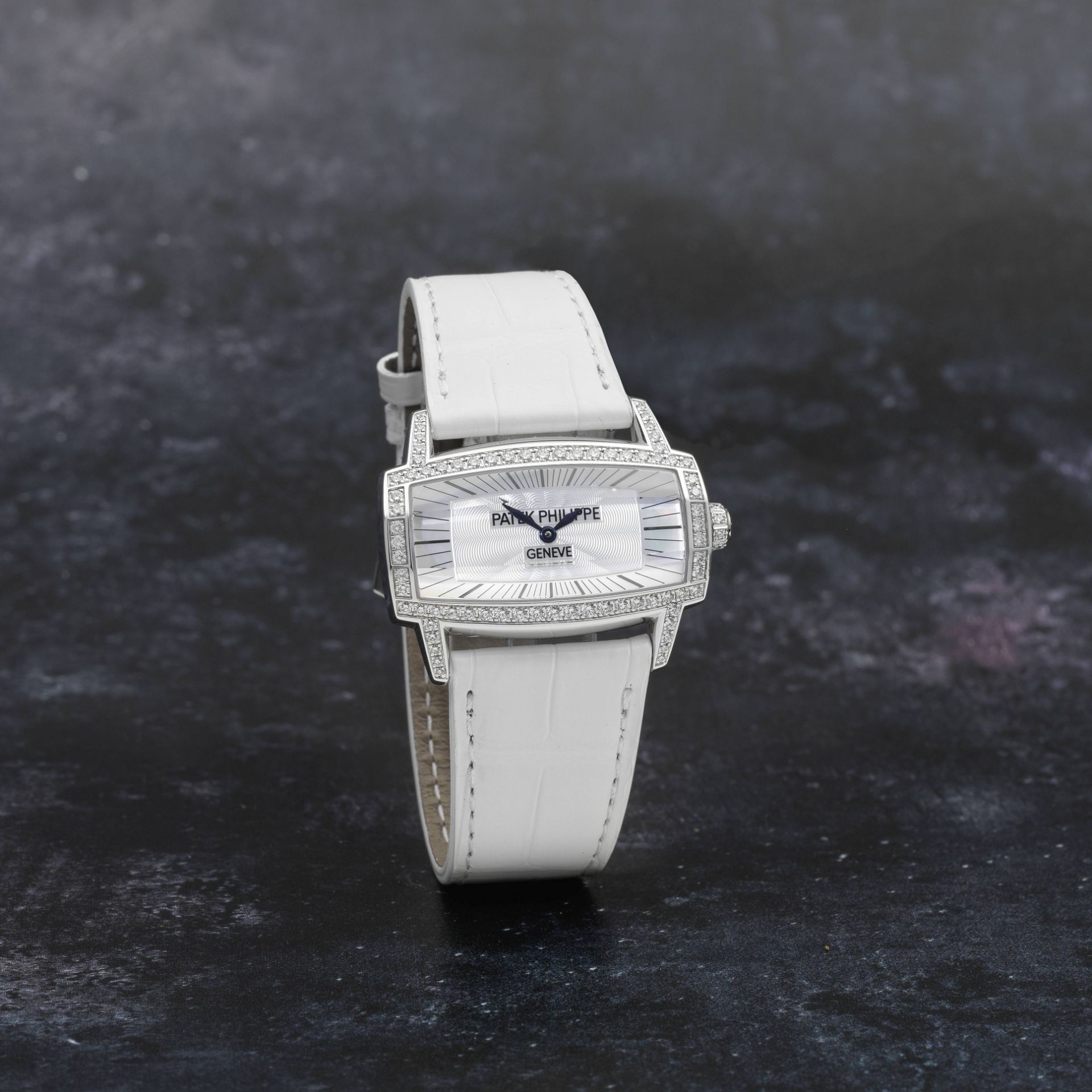 Patek Philippe. A lady's fine 18K white gold and diamond set quartz wristwatch Gondolo Gemma, Re...