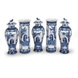 A garniture of five Chinese blue and white vases 19th / 20th century (5)