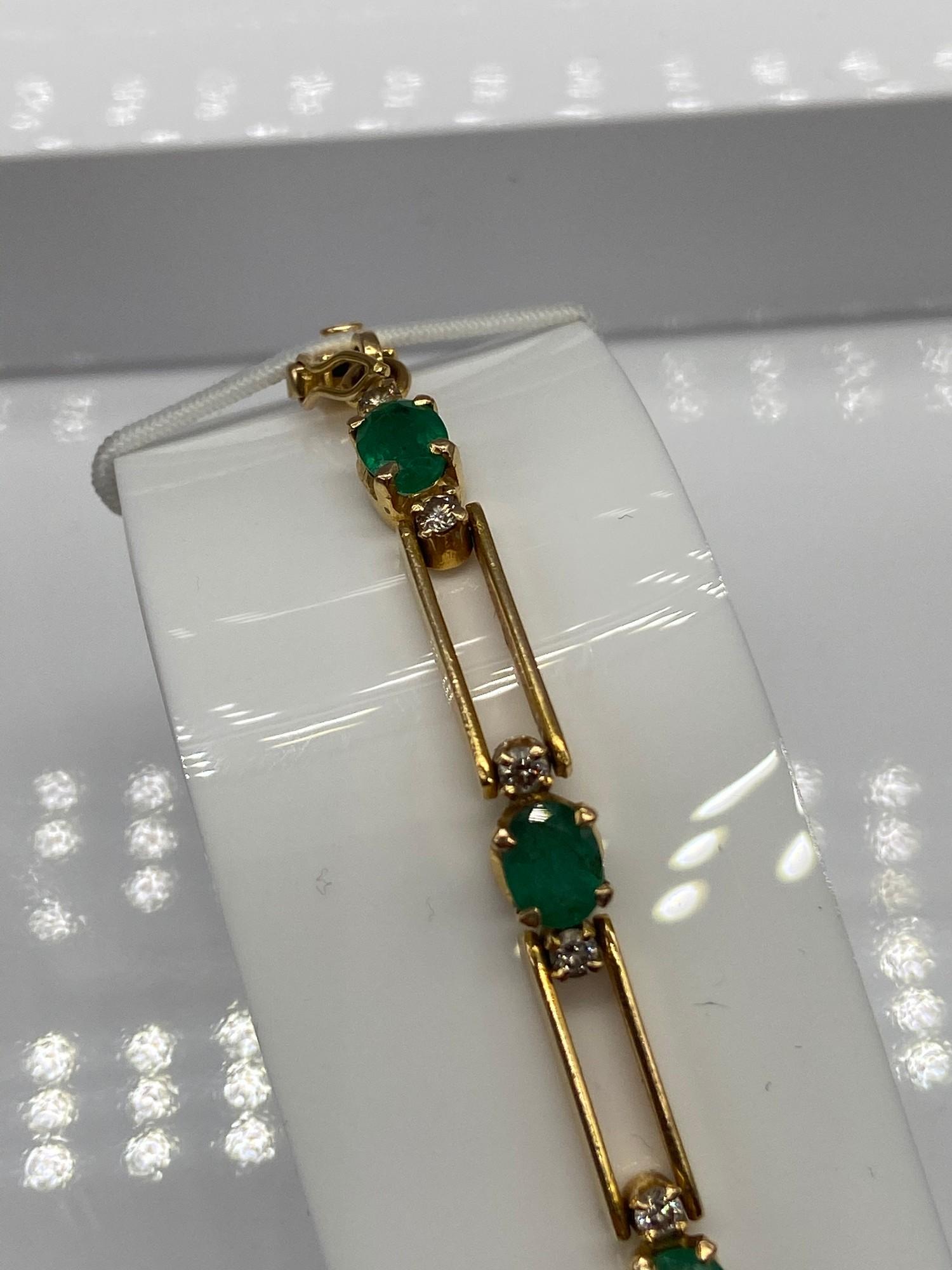 A Ladies 18k gold Diamond and Emerald bracelet. 0.64ct in total. [17 grams] [19cm in length] - Image 5 of 8