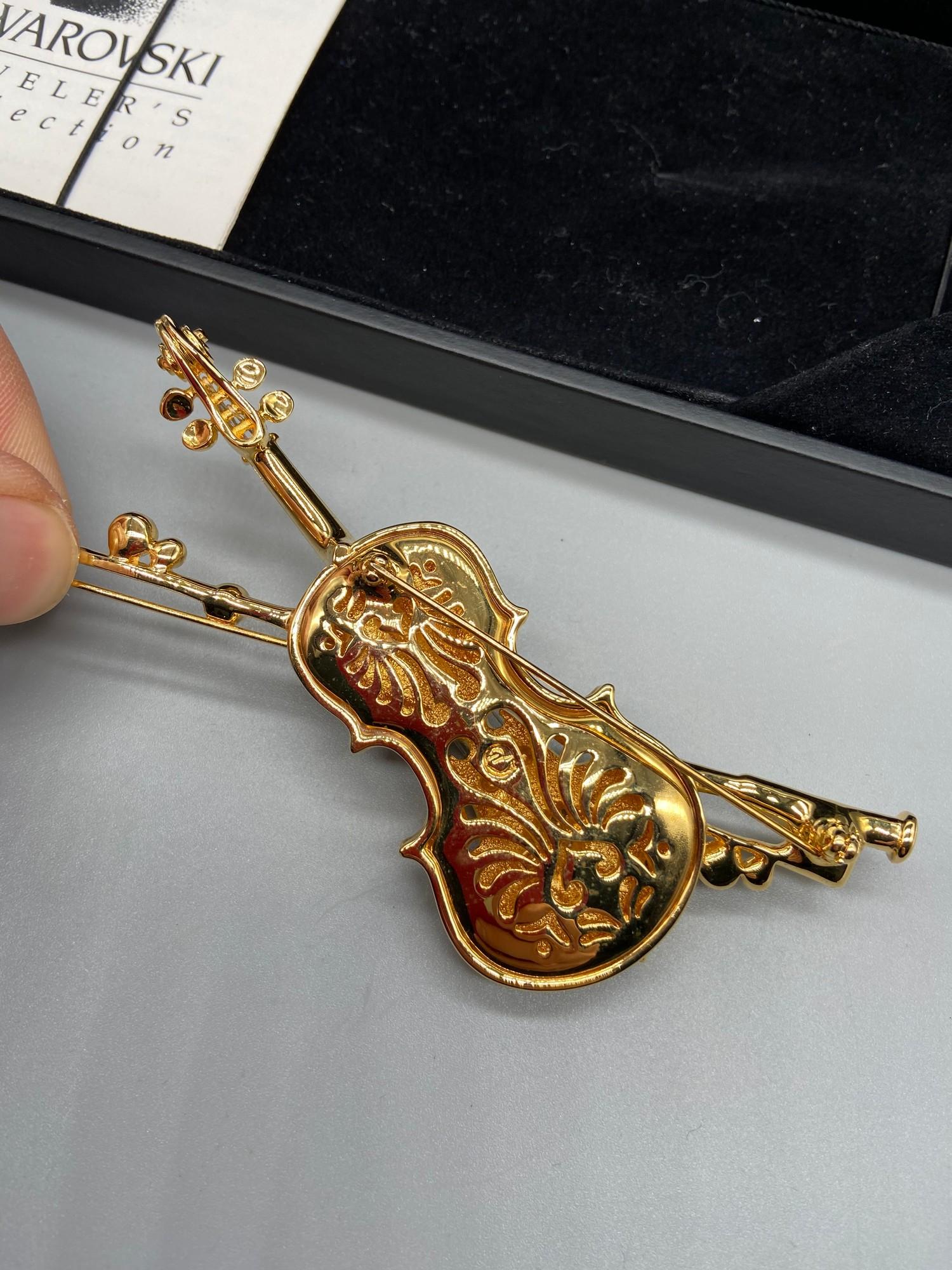 A Lovely example of a Swarovski brooch in the shape of a violin and bow. Comes with a box. - Image 3 of 4