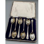 A Set of 6 Sheffield silver golfing tea spoons. Within a fitted box. Produced by Walker & Hall.