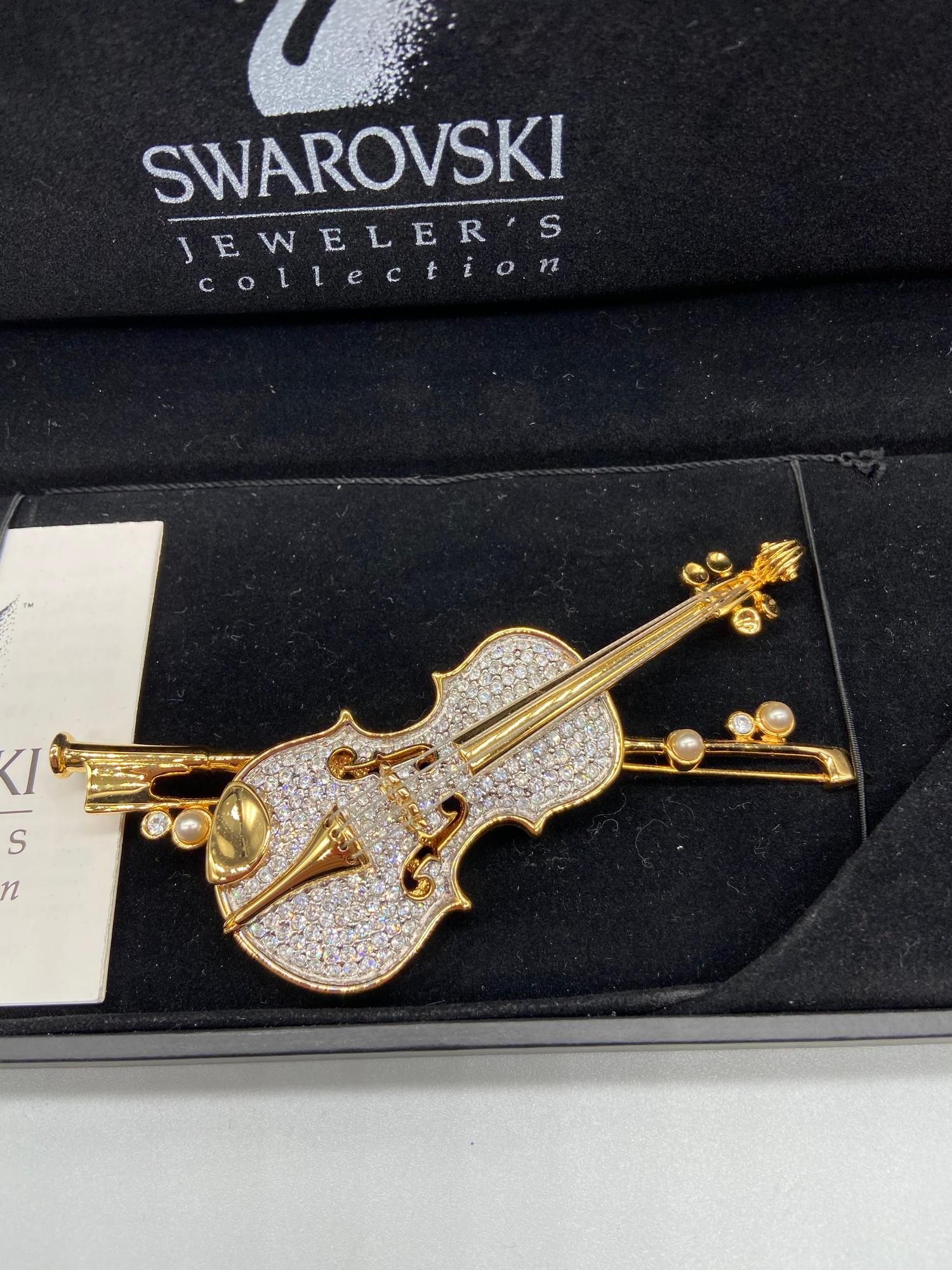 A Lovely example of a Swarovski brooch in the shape of a violin and bow. Comes with a box. - Image 2 of 4
