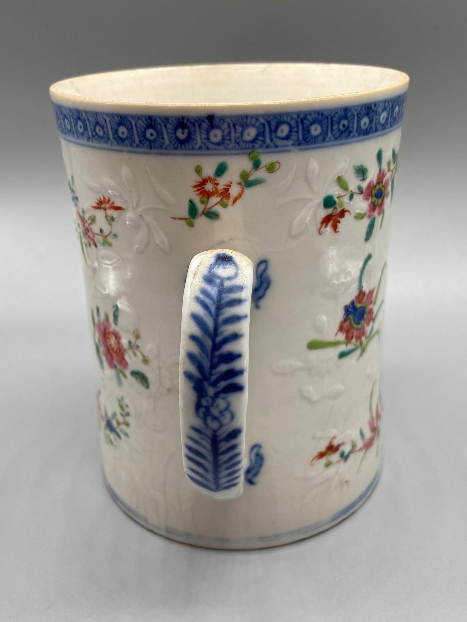 A large 19th century Chinese hand painted mug. Detailed with various hand painted figures and - Image 3 of 7