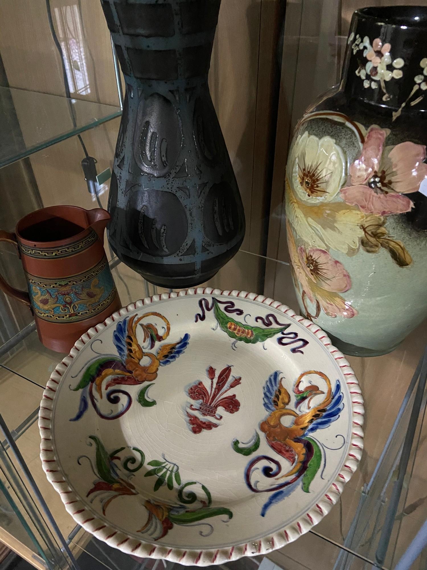 Four various pieces of collectable porcelain items. Includes Adams Titian Ware cabinet plate, - Image 2 of 6