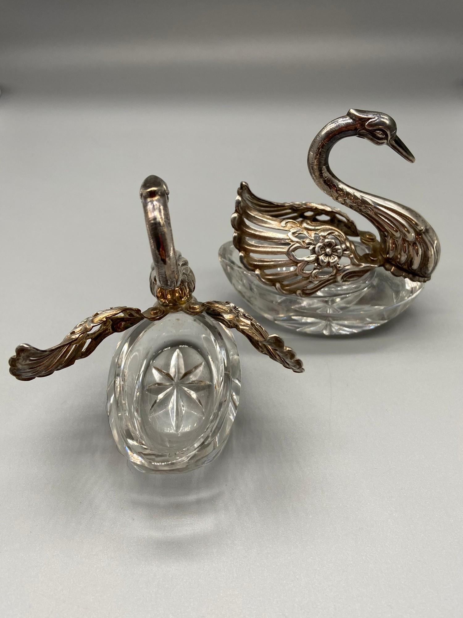 A Pair of Import London silver swan salt dishes. Designed with articulated wings and crystal cut - Image 4 of 6