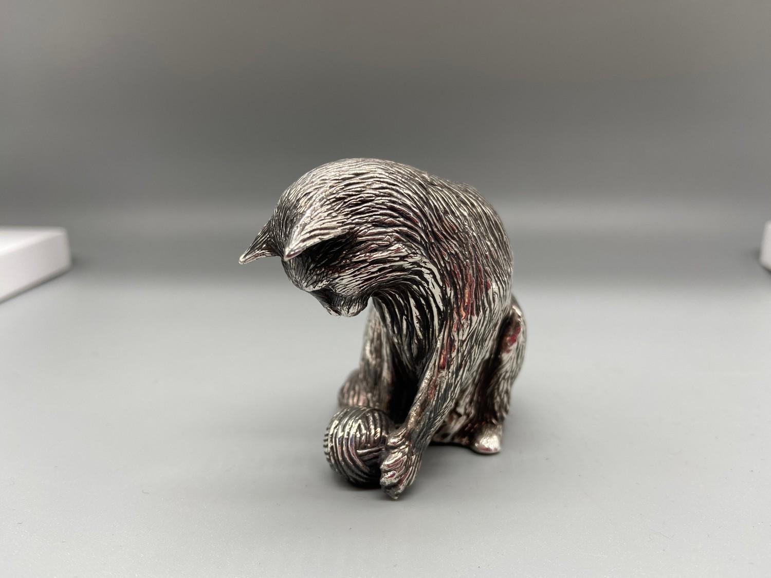 A Sheffield silver [Filled] cat figure playing with a ball of string. [5.5.cm in height] - Image 2 of 4