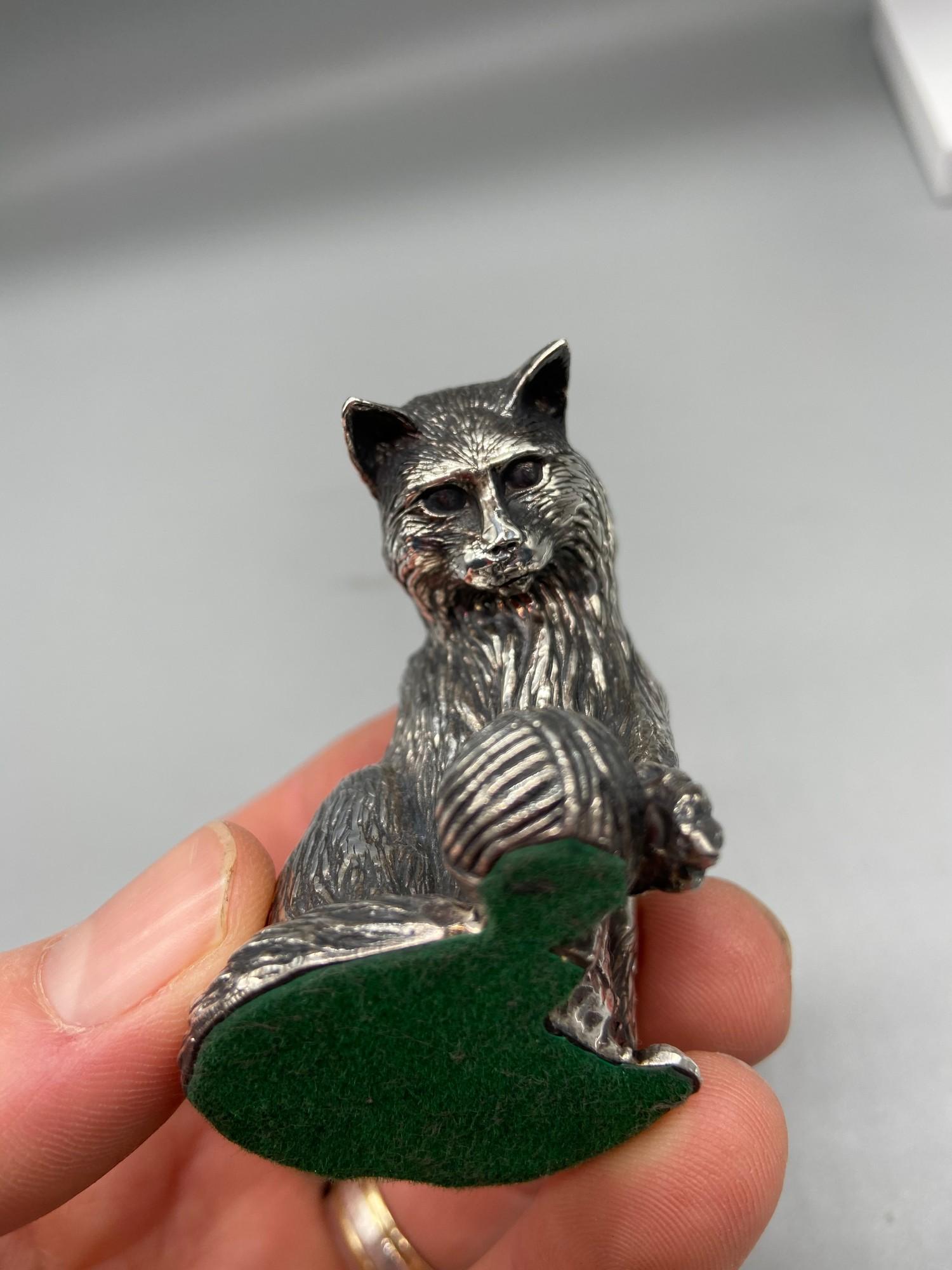 A Sheffield silver [Filled] cat figure playing with a ball of string. [5.5.cm in height] - Image 3 of 4