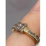 A Ladies 18ct gold and Princess cut diamond ring. 1ct of diamonds in total. [Ring size L]