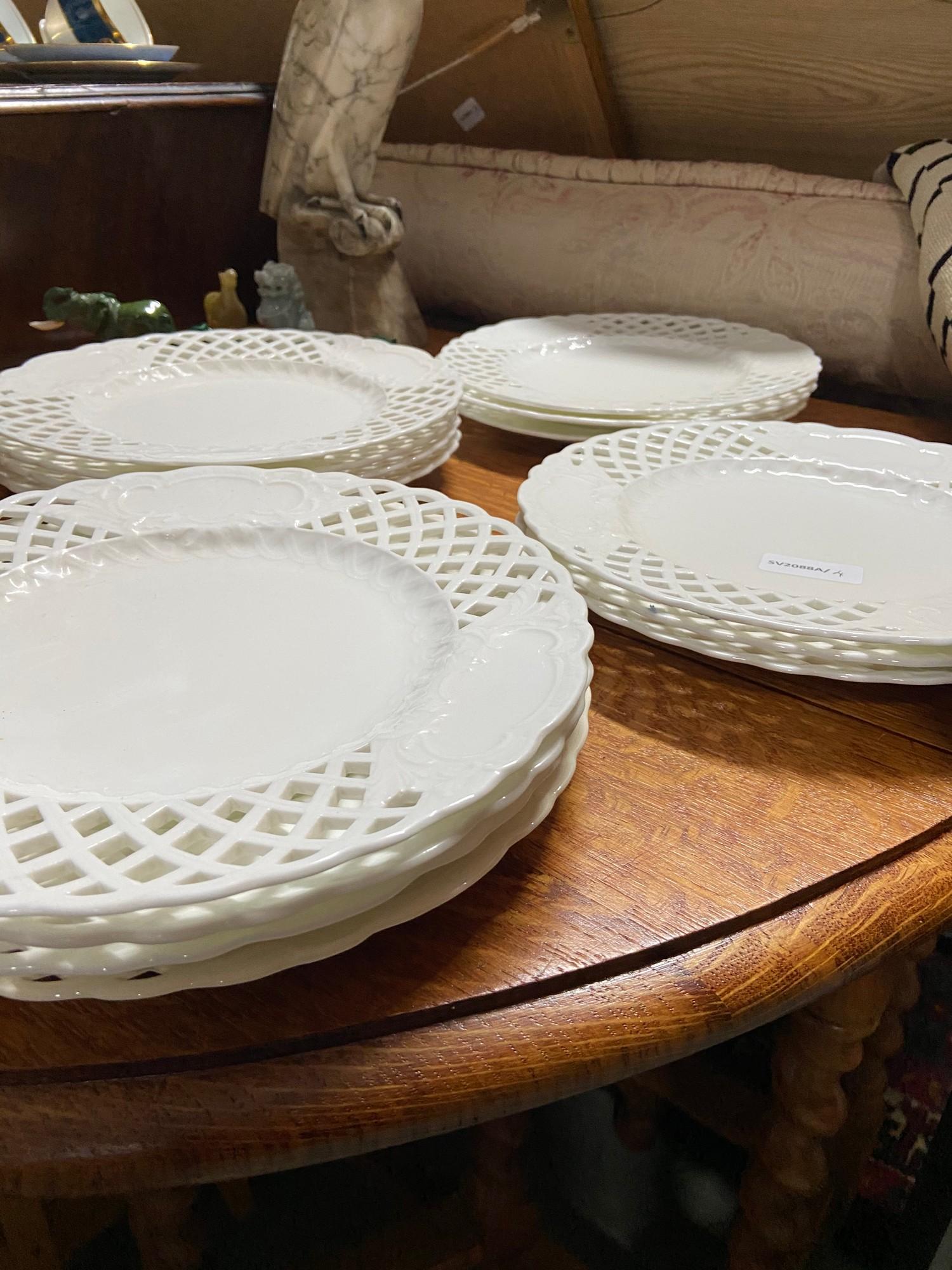 A Lot of 13 Minton pierced rim dinner plates - Image 4 of 5