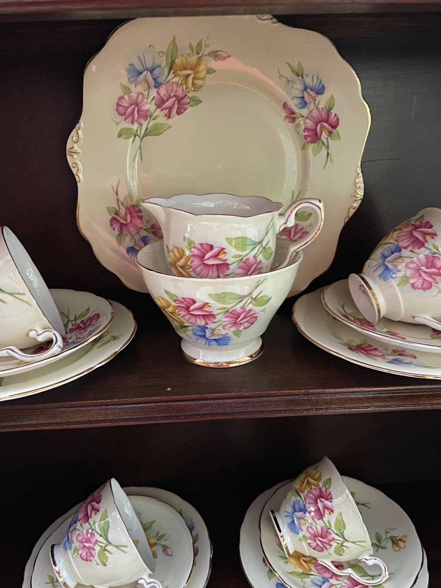 A Vintage 21 piece Royal Stafford tea set 'Sweetpea' - Image 2 of 4