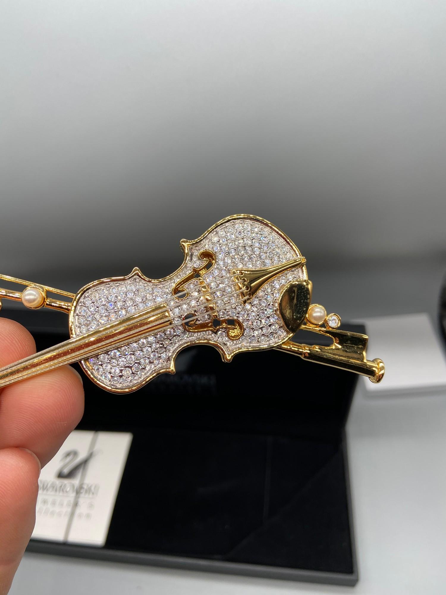 A Lovely example of a Swarovski brooch in the shape of a violin and bow. Comes with a box. - Image 4 of 4