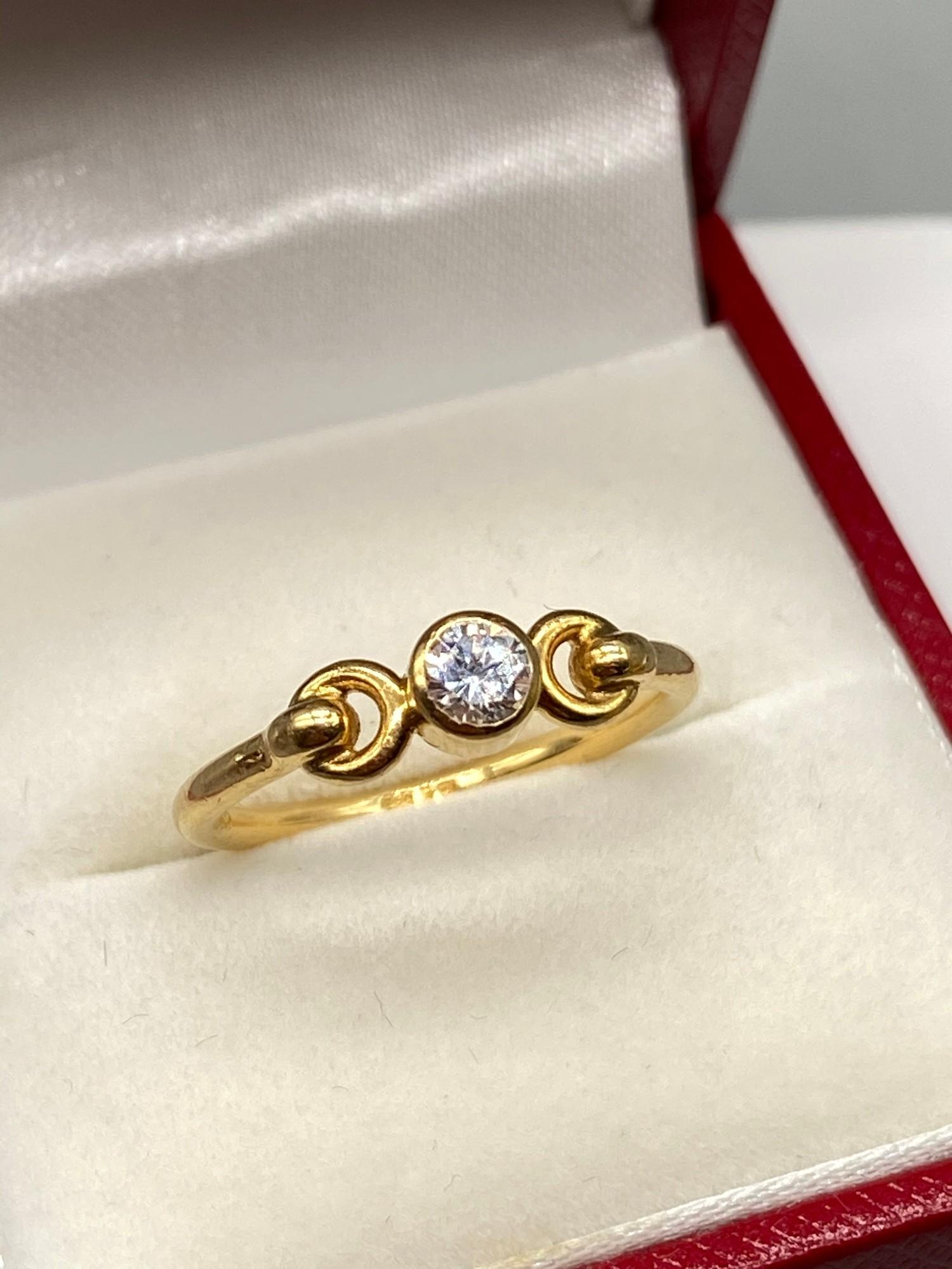 A Beautiful example of a ladies 18ct yellow gold single stone diamond ring. [0.20cts] [Ring size J] - Image 2 of 5