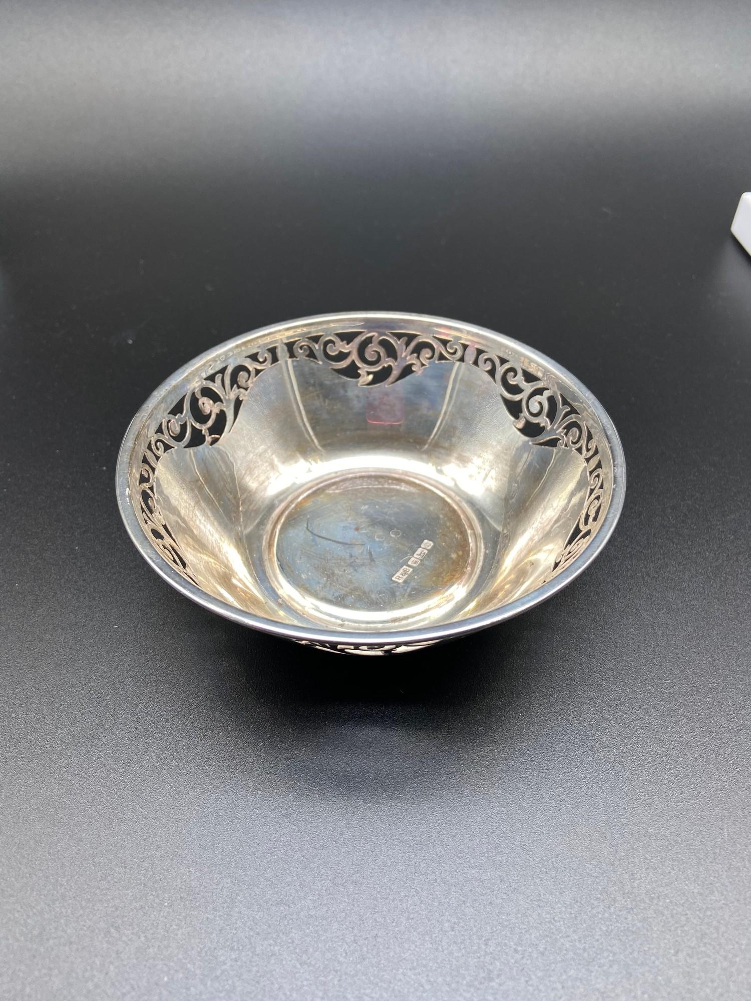 A Sheffield silver pierced trinket bowl. Produced by Robert & Belk and dated 1906. [10.8cm in