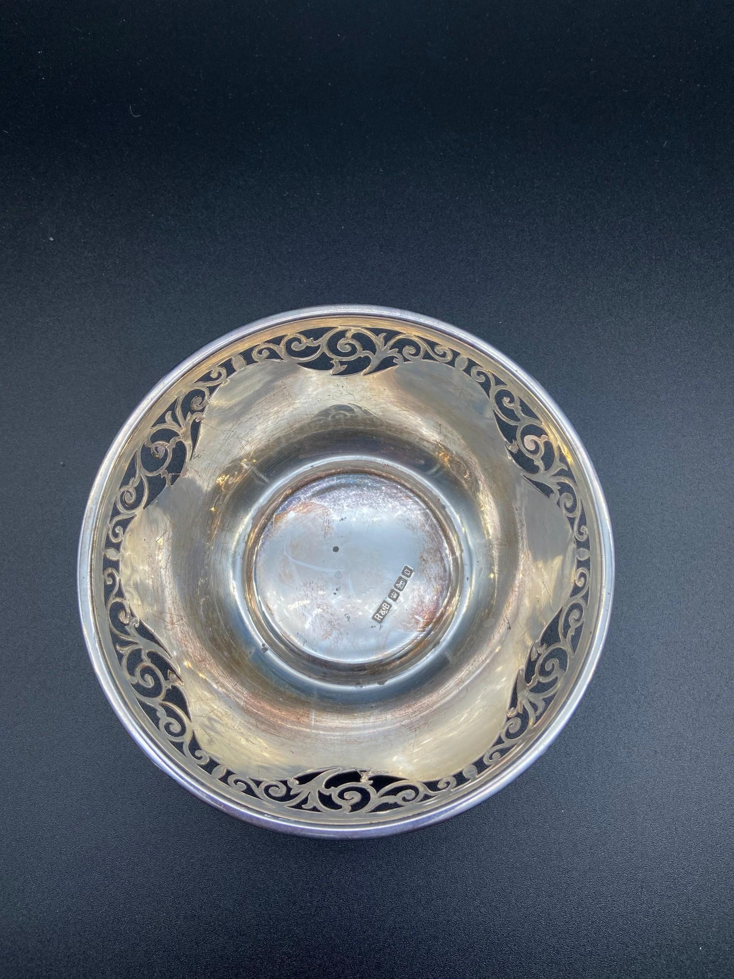 A Sheffield silver pierced trinket bowl. Produced by Robert & Belk and dated 1906. [10.8cm in - Image 2 of 4