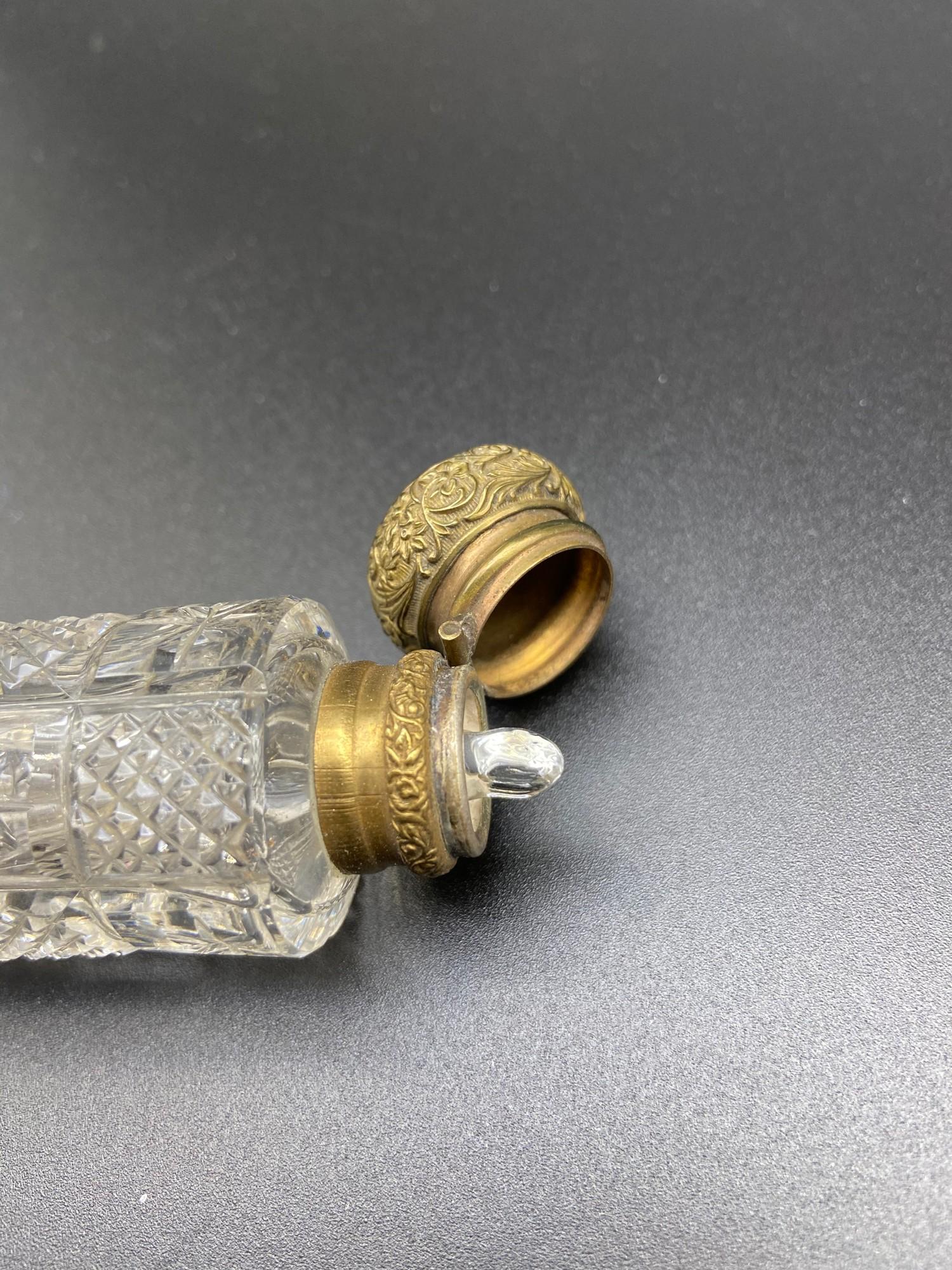 Antique double ended perfume bottle. Designed with two gilt metal tops and cut glass body. Comes - Image 8 of 8
