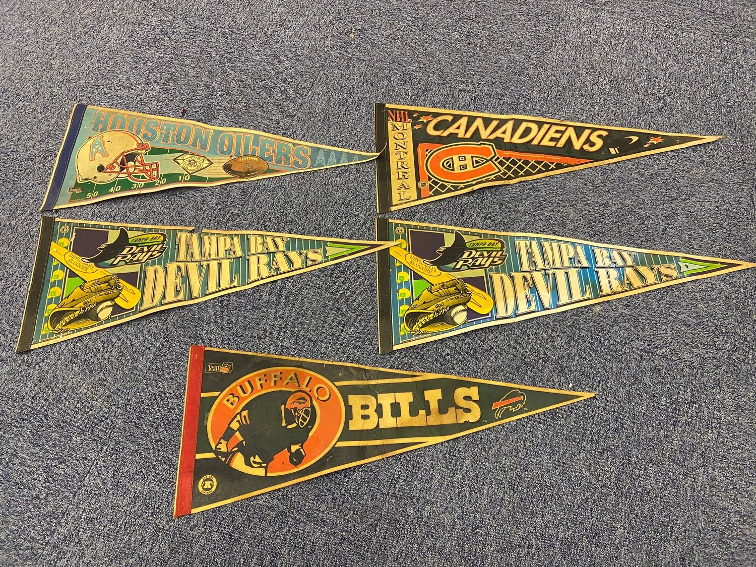 A Lot of five vintage NFL Sports flags for American Football and Baseball. Includes teams Houston