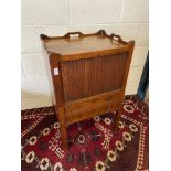 A Georgian mahogany tray top commode/ bedside cabinet. Sliding tambour door. [H:80cm x L:51cm x W: