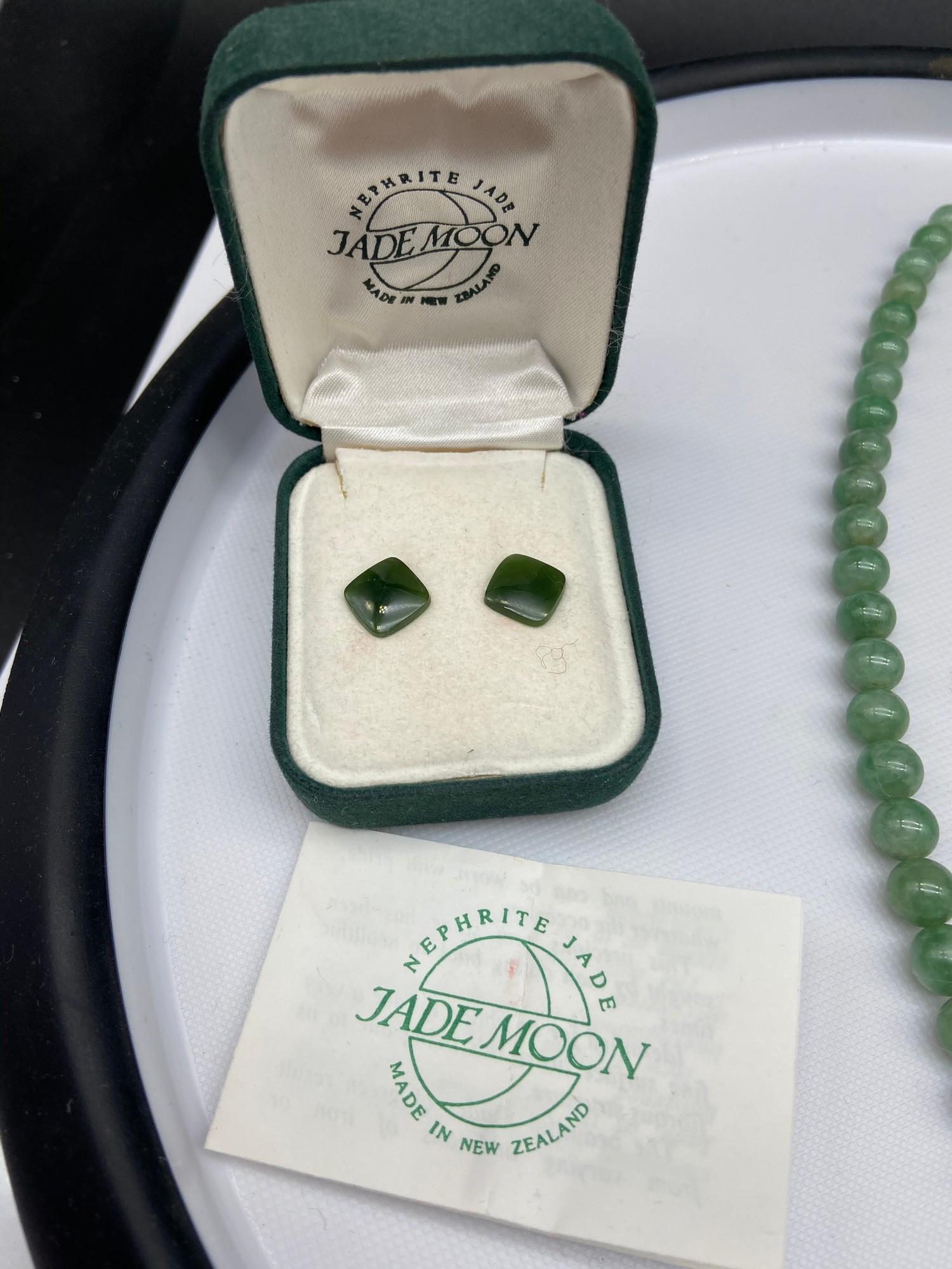 A Vintage jade graduating bead necklace together with a pair of green jade earrings. - Image 2 of 3