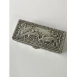An early 20th century Spanish solid silver snuff box detailing two cokerels fighting to the lid