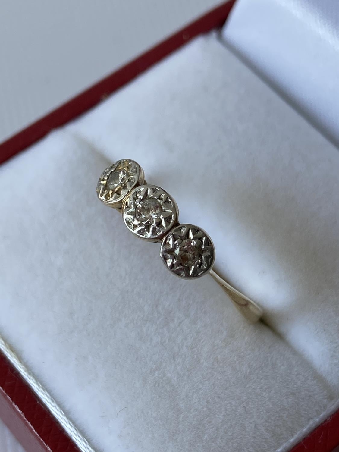 A 9ct gold & 3 diamond stone ring [size M] [1.82g] - Image 4 of 4