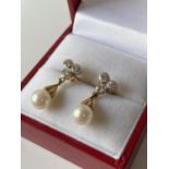 A pair of 18ct gold diamond & pearl drop earrings [2 3/4mm x 6 diamonds] [2.90g]