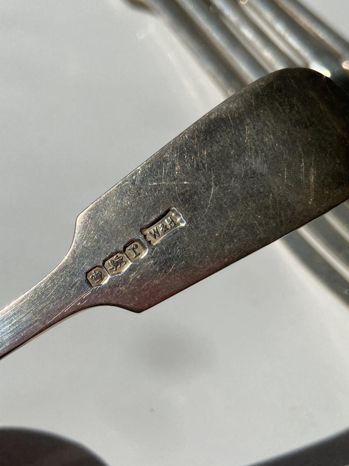 A set of 6 Sheffield silver dinner forks [Walker & Hall] [dated, 1934g] [414g] - Image 3 of 4