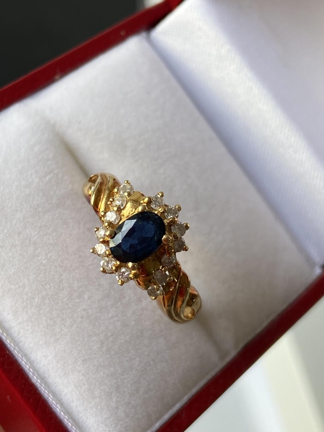 An 18ct gold ladies sapphire & diamond cluster set ring [size L] [3.70g] - Image 6 of 10