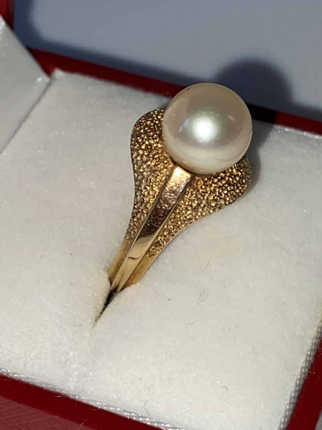 A ladies 14k gold ring set with a single pearl setting, stamped [K14], [3.60g] [size L] - Image 8 of 10