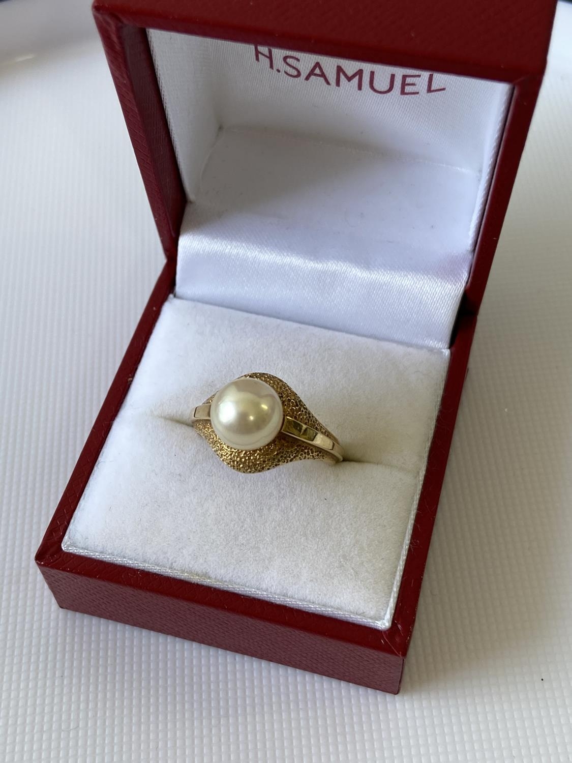 A ladies 14k gold ring set with a single pearl setting, stamped [K14], [3.60g] [size L]