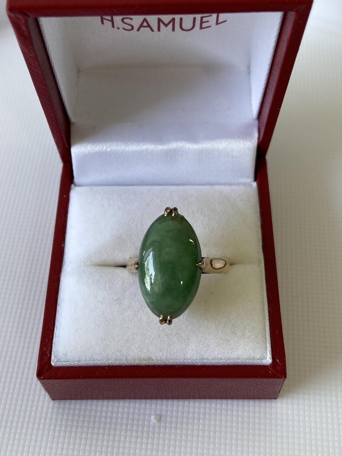 An 18ct gold & jade ring [5.44g] [M 1/2] stamped [18k]