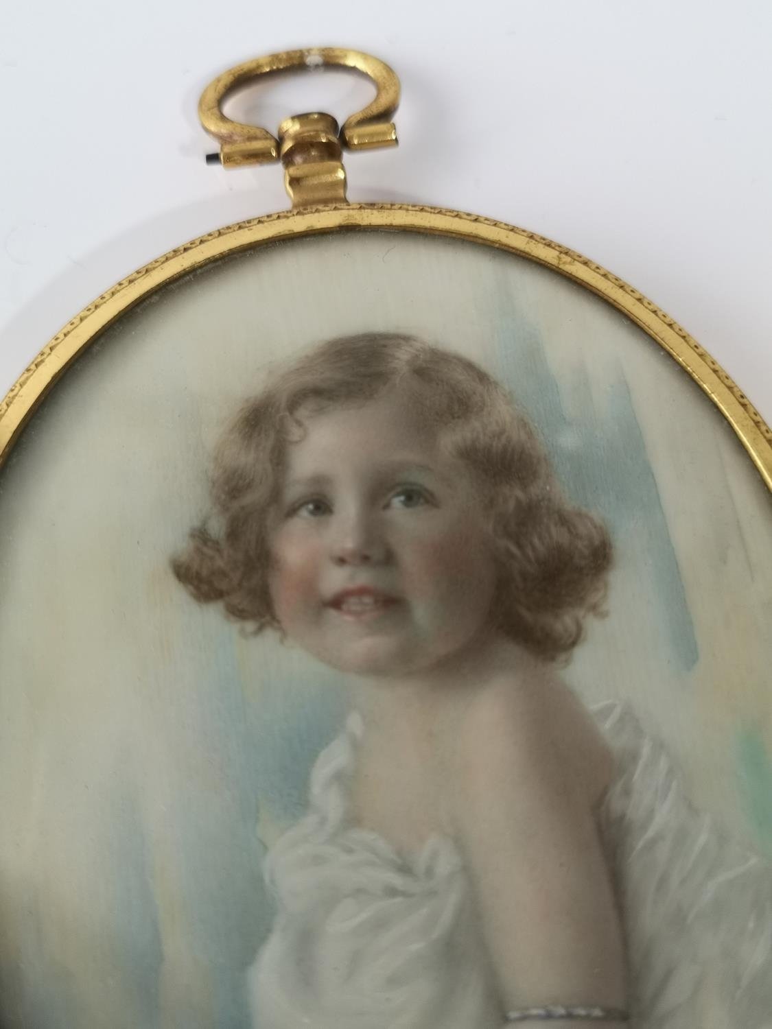 TWO ANTIQUE MINIATURE PORTRAITS OF YOUNG CHILDREN. FITTED WITH OVAL GILT BRASS FRAMES. [9X7CM] - Image 2 of 3