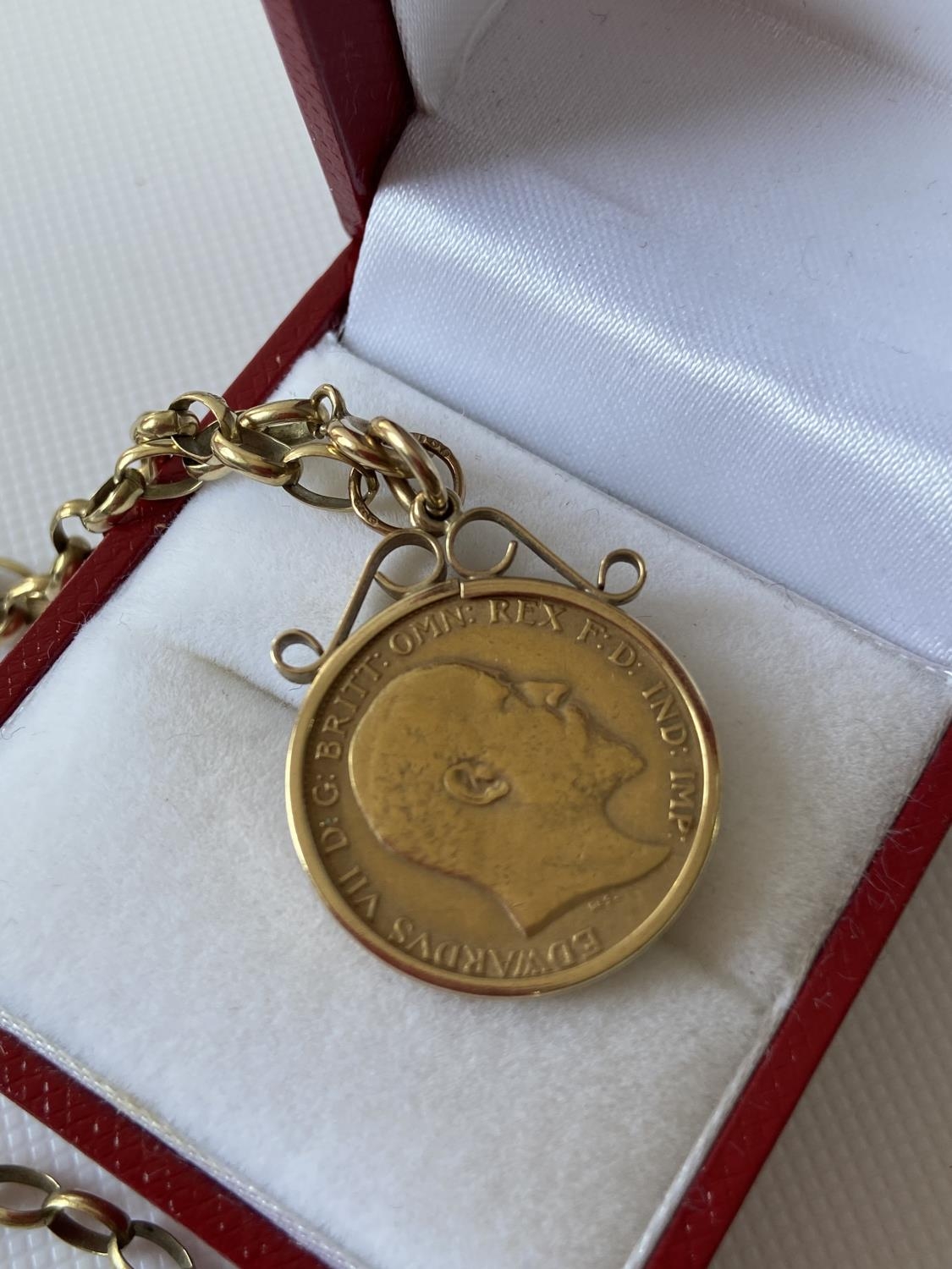 A 9ct gold 1/2 sovereign, dated 1905, with a 9ct gold casing and a 9ct gold belcher chain [length - Image 3 of 6