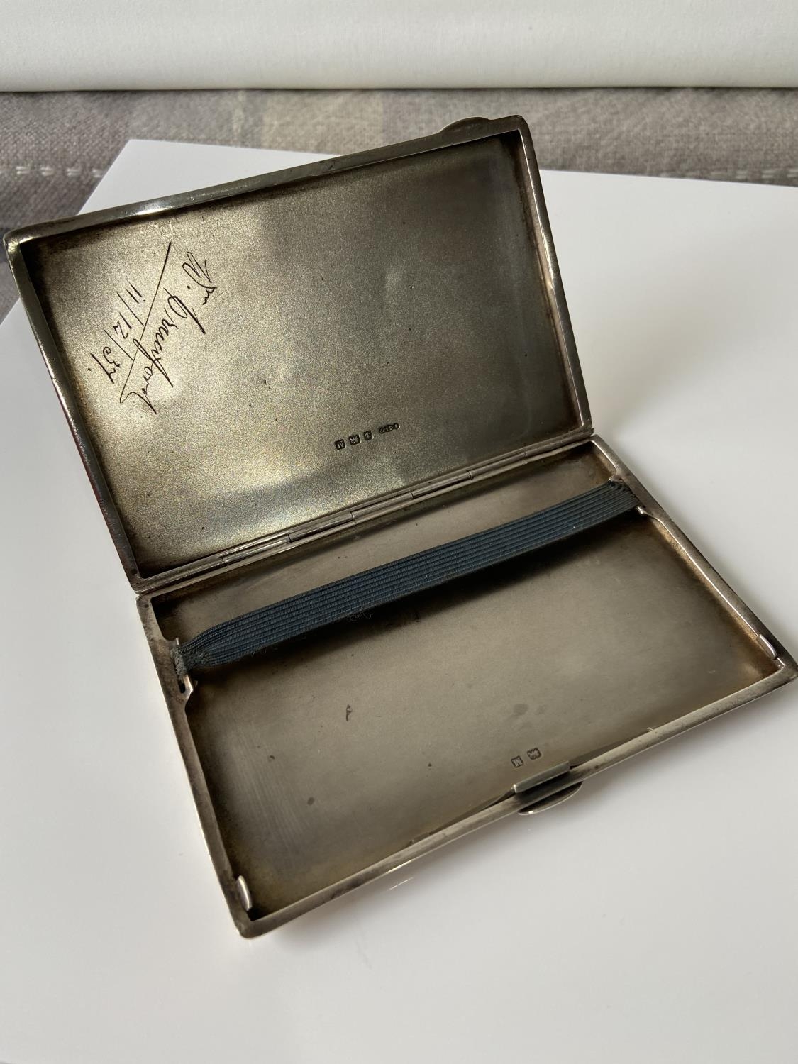 A stylish Birmigham silver cigarette case [Joseph Gloster Ltd] [dated, 1936] [12.5 x8.3cm] [183.89g] - Image 7 of 8