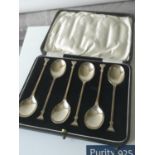 A Set of 6 Birmingham silver tea spoons with a fitted box. Produced by William Suckling Ltd.