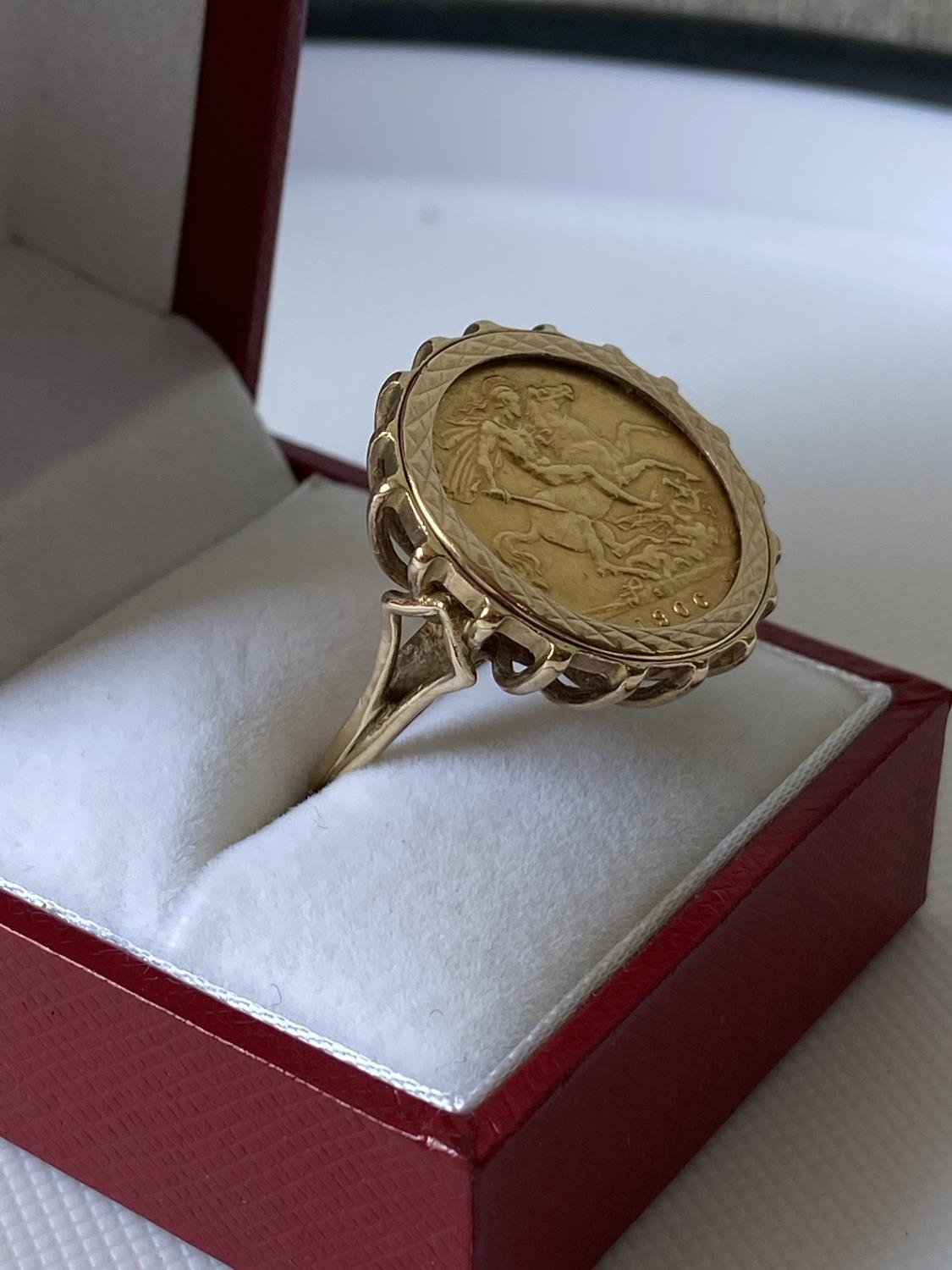 A 9ct gold ring set with a gold half sovereign, dated 1906 [size M] [9.51g] - Image 5 of 10