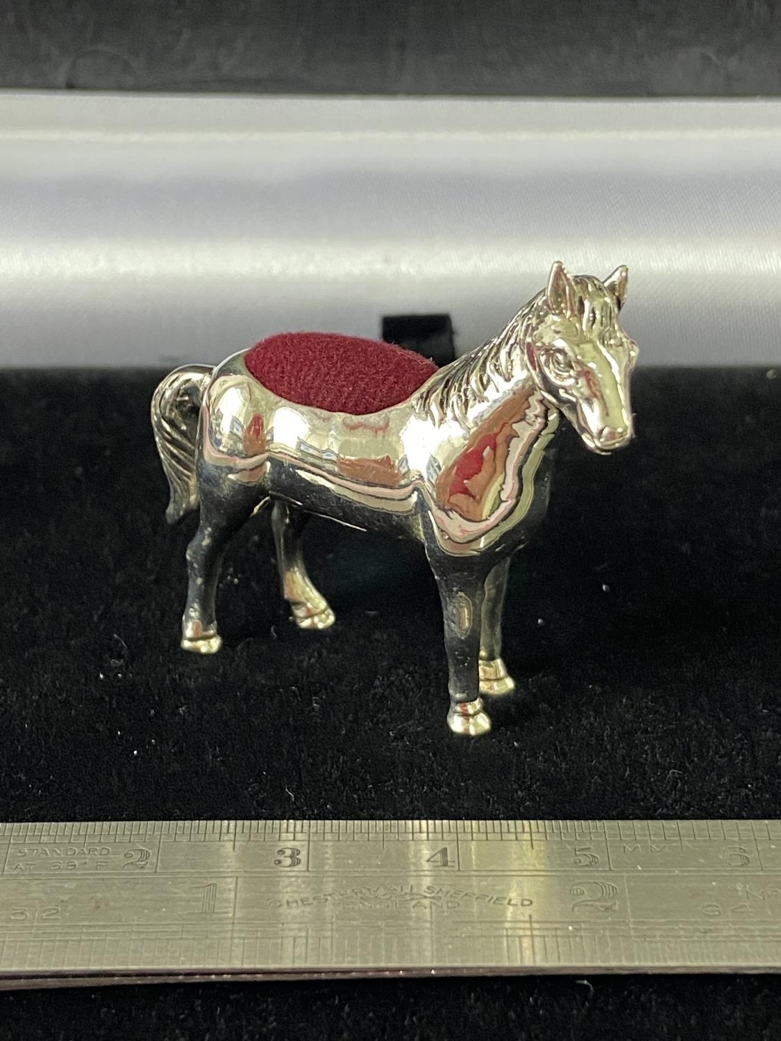 A Silver horse pin cushion [3.8x4cm]