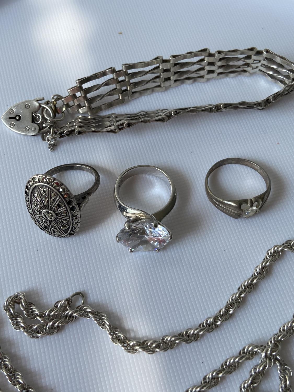 3 various silver rings, a silver gate bracelet and a silver rope necklace - Image 3 of 6