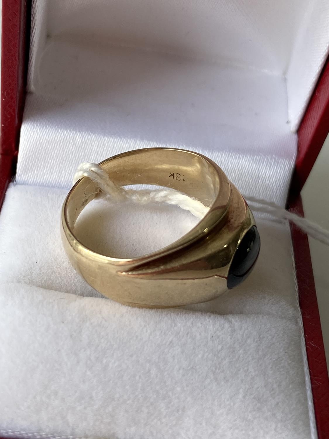 An 18ct gold gents ring set with a single star sapphire/ Cats eye style stone. [size 0] [9.86g] - Image 7 of 8