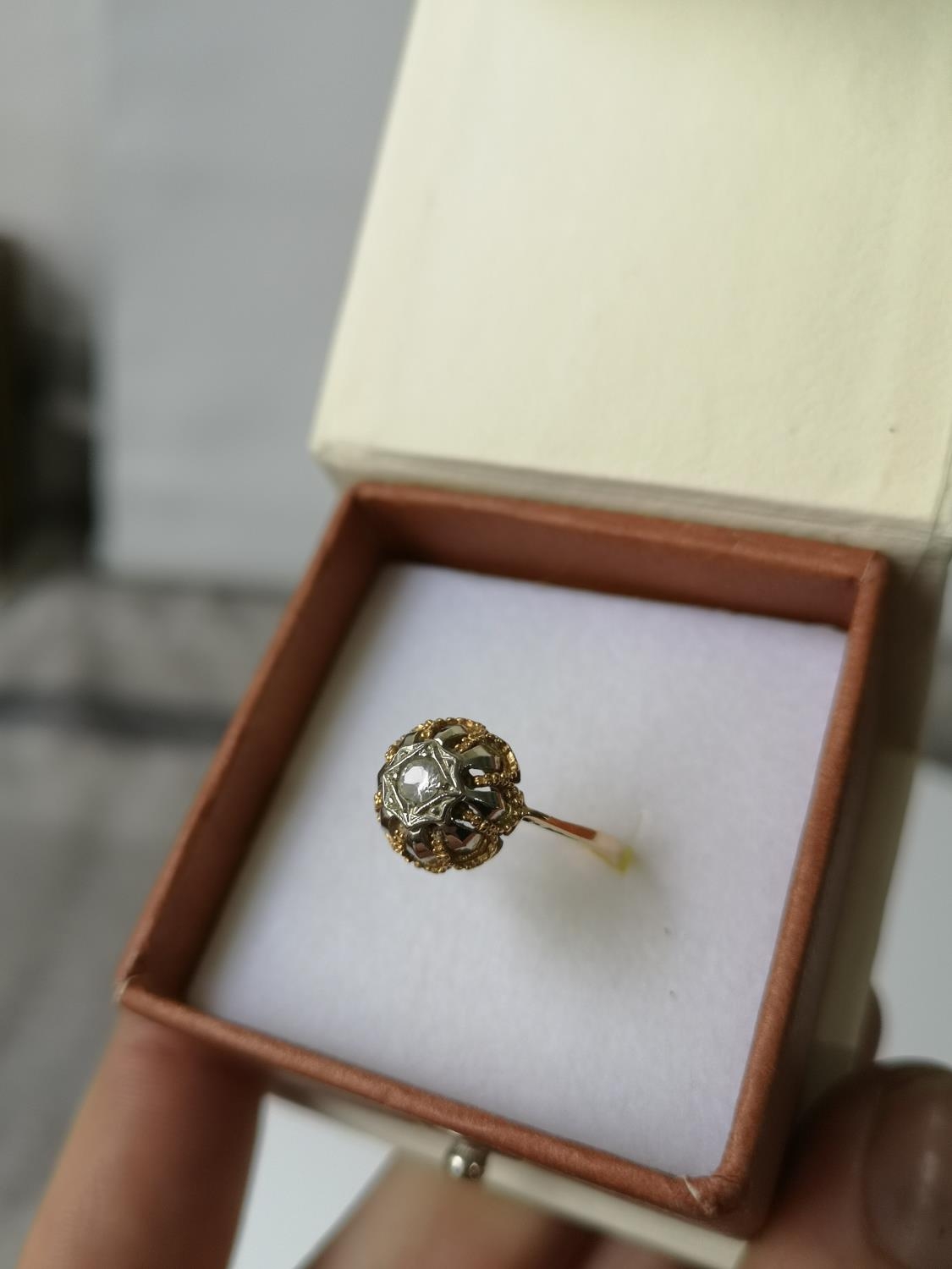 An antique gold ring set with a single clear stone [Ring size S] [3.58grams]