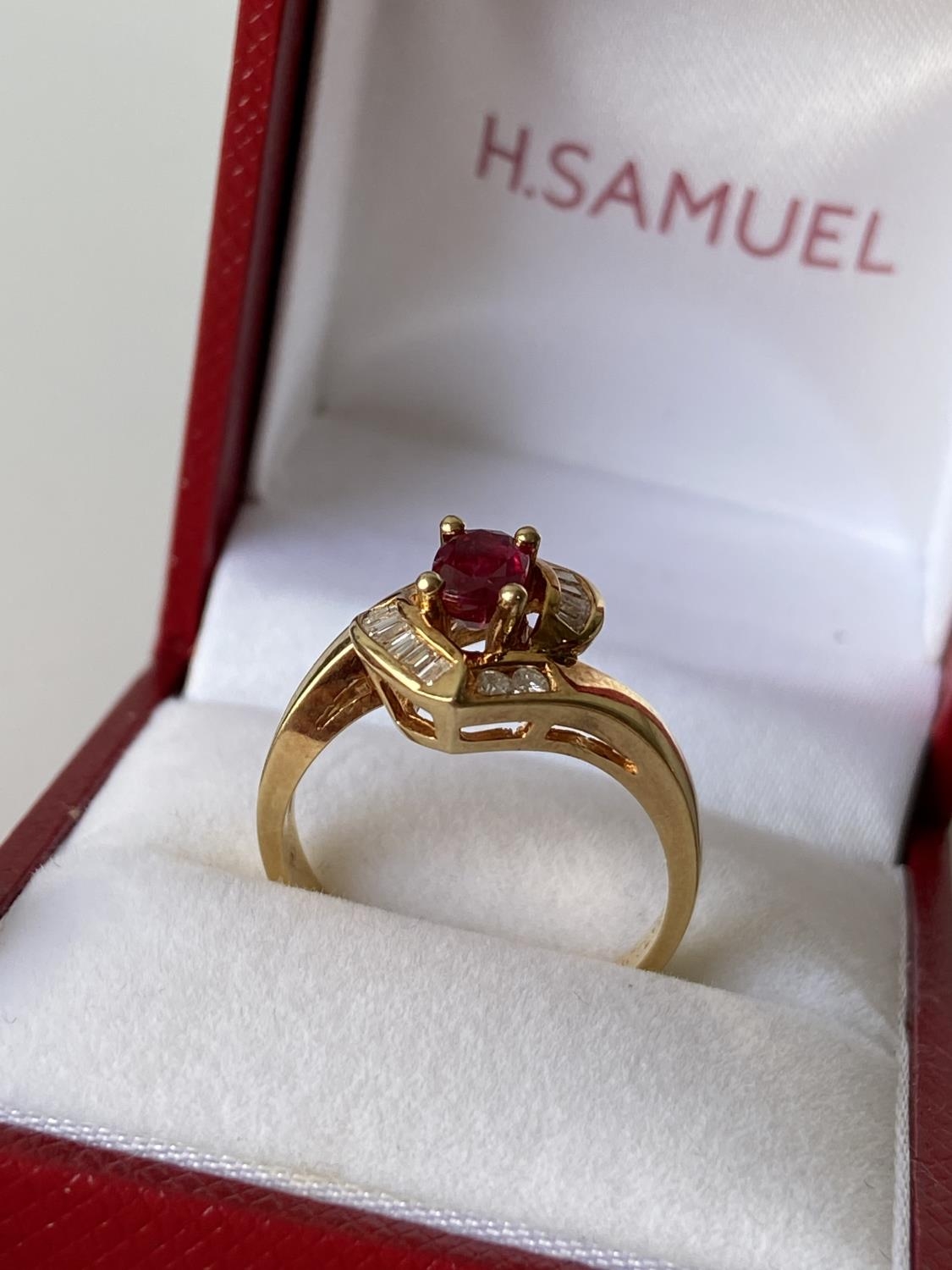 An 18ct gold ladies diamond & ruby set ring [size M] [4.13g] - Image 7 of 12