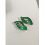 A PAIR OF STYLISH NORWEGIAN STERLING SILVER & GREEN ENAMEL CLIP ON EARRINGS. [2.7CM IN LENGTH]