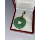 A yellow metal pearl and jade ring pendant [length 3.5cm] [4.43g]