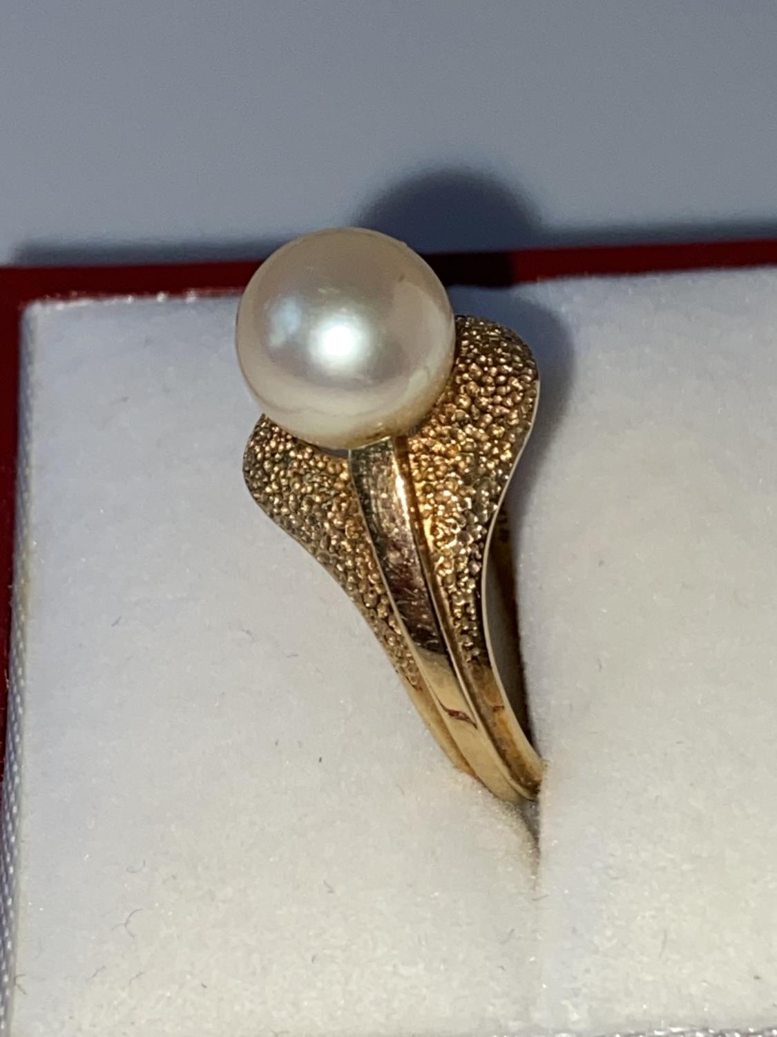 A ladies 14k gold ring set with a single pearl setting, stamped [K14], [3.60g] [size L] - Image 5 of 10