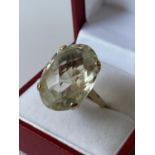A 9ct gold ladies ring set with a large clear stone [size M] [7.78g]