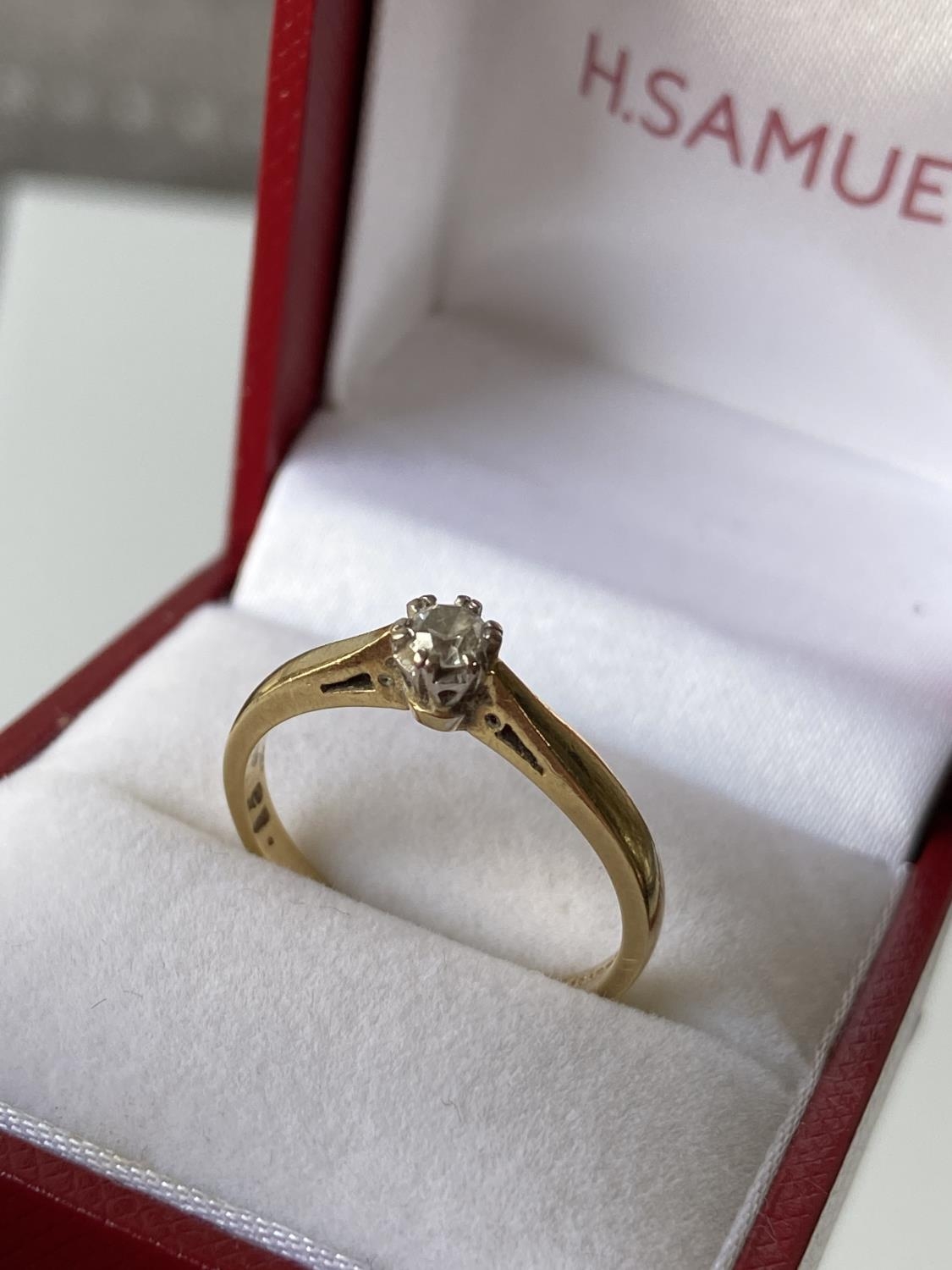 An 18ct gold ladies single diamond ring [0.15ct] [size P] [2.87g] - Image 5 of 8