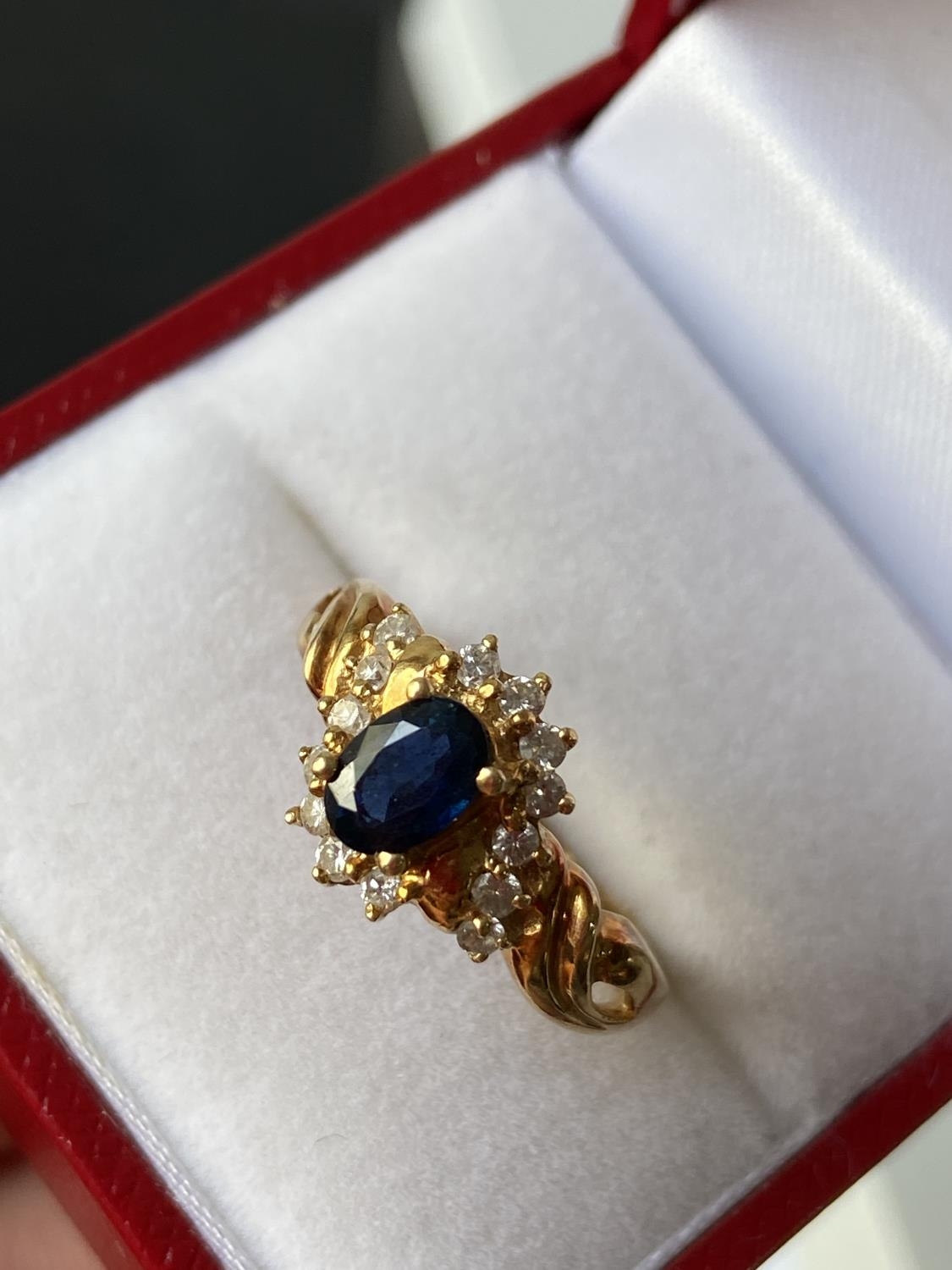 An 18ct gold ladies sapphire & diamond cluster set ring [size L] [3.70g] - Image 4 of 10