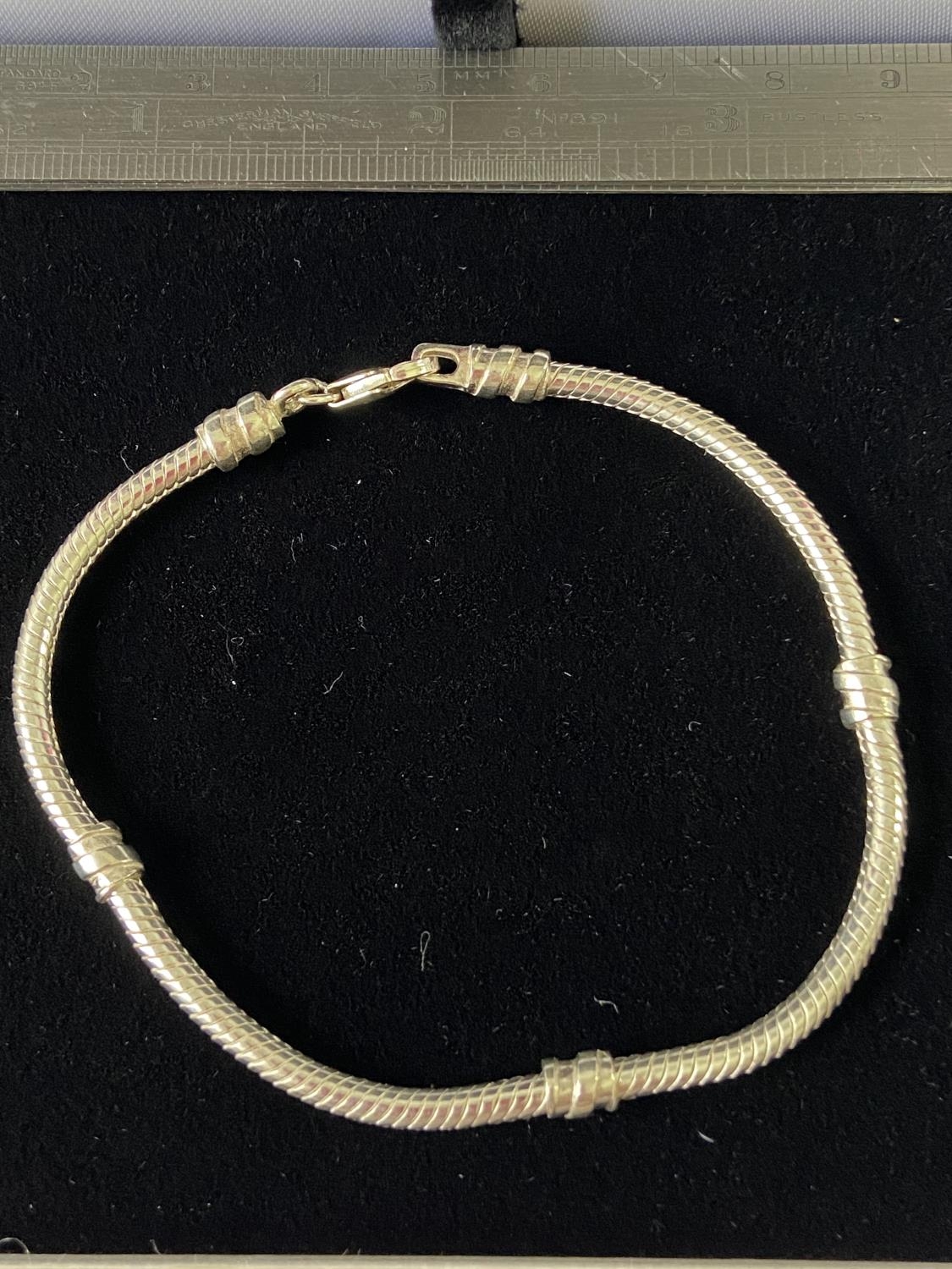 A Silver bracelet of a rope form. [20cm in length]