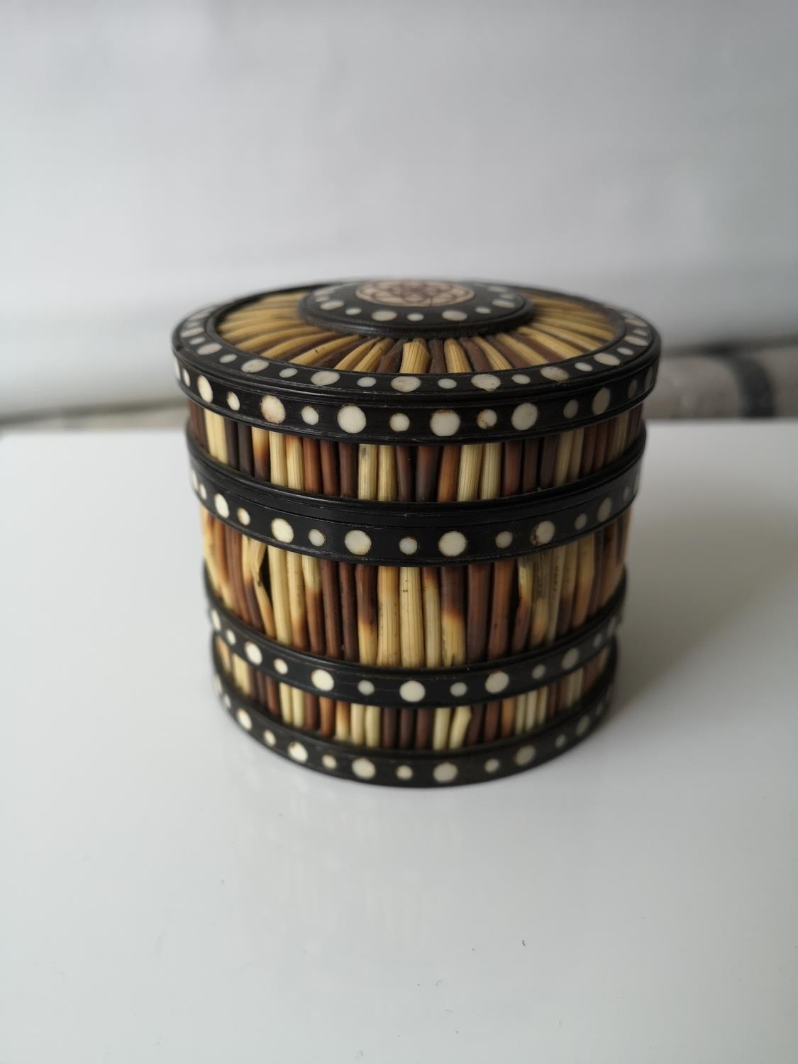 Antique quill & inlaid preserve pot with lid. [7.5x8.5x8.5cm] - Image 3 of 6